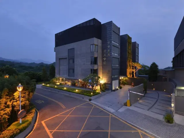 더 선 핫 스프링 리조트